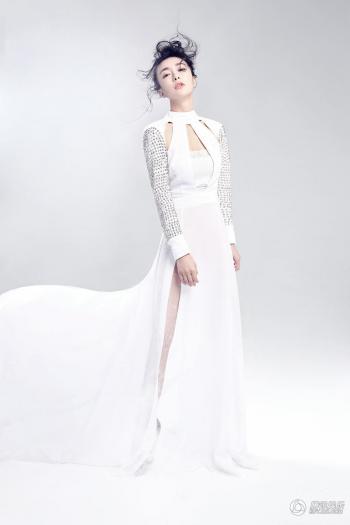 知性美女秦岚如梦如幻白裙飘逸唯美写真第0张
