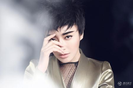 知性美女秦岚如梦如幻白裙飘逸唯美写真第2张