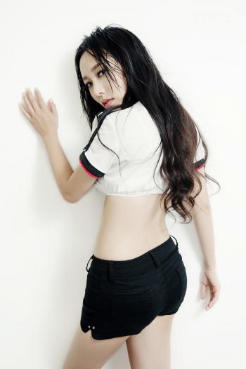 中国大陆内蒙古女演员韩一菲裸妆照诱惑迷人第0张