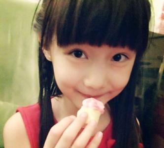 可爱小萝纪姿含万万没想到2第8集卖火柴小女孩生活照第4张