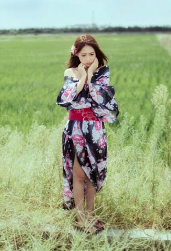 小清新养眼美女唯美和服小露香肩诱惑写真(二)第2张
