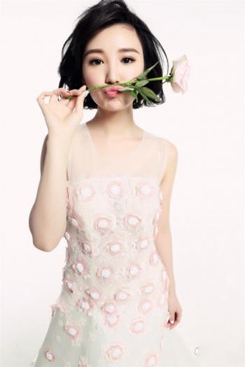 杜若溪冰雪女神完美婚纱女神露性感写真第2张