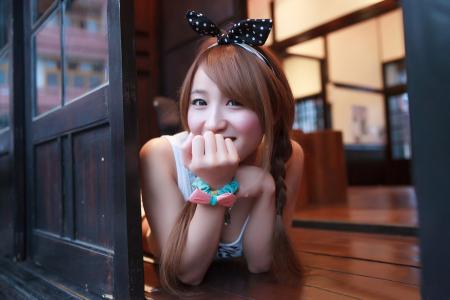 粉嫩小女生图片 _ 第(1)张