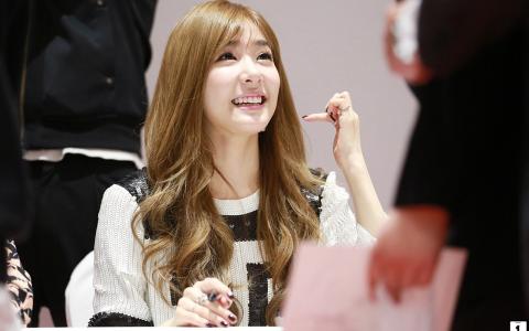 高清90后韩国美女黄美英时尚韩范儿性感写真图片(二)第4张