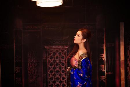 妖媚美女图片 _ 第(6)张