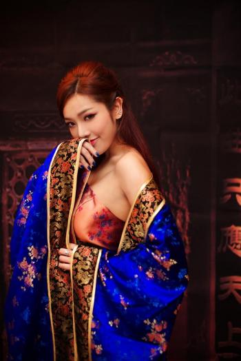 妖媚美女图片 _ 第(7)张