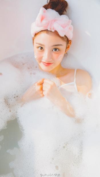 养眼美女第2张