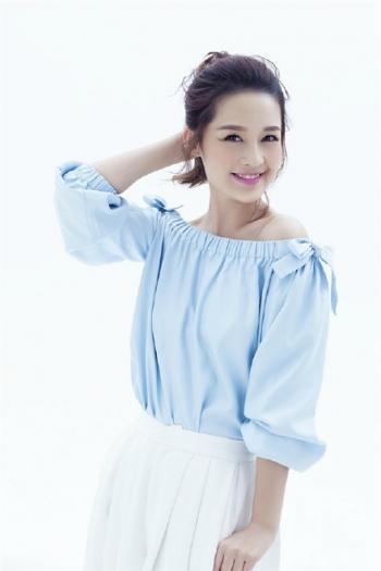 人气女星李沁小露香肩性感诱惑清新养眼最新写真图片合集第2张