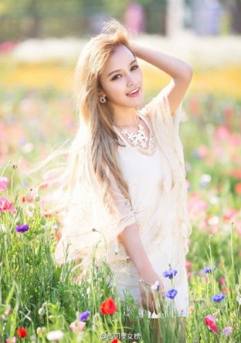 不穿的极品波霸美女嫩模午夜大胆肉球半露流鼻血诱惑私房图片第5张