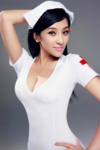 闺房里动作妖娆妩媚的性感迷人极品美女小护士大胆艺术图集第0张