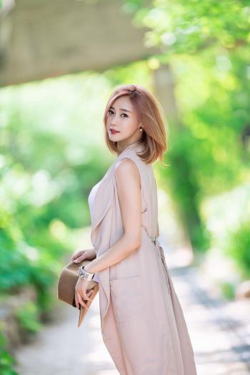 极品波霸美女嫩模诱惑自拍图片第2张