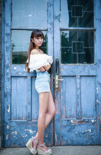 高清mm1311好看气质养眼美女李妍静蓝色长裙美腿写真第0张