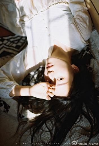 极品波霸美女苏夏午夜大胆晒出超深事业线图片第1张