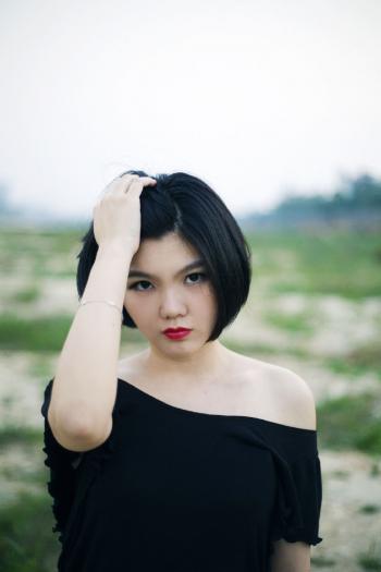 美女姐姐图片欣赏中戏美女校花奔跑全校上演性感火辣身材前凸后翘摆拍照第3张