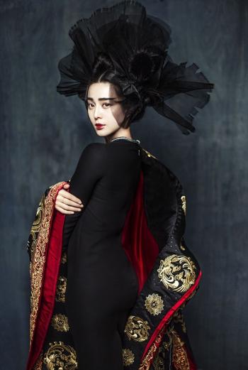 花儿与少年李菲儿青春派时尚写真手机壁纸第0张