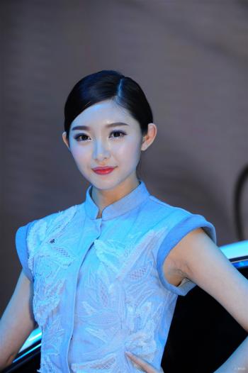 极品美女平面模特镜头前大胆诱惑写真图片第3张