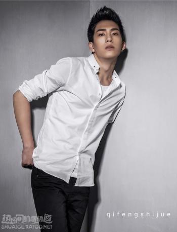 忧郁王子井柏然温暖时尚写真图片第4张