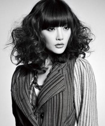 韩国美女卷发优雅女神性感美腿写真第4张