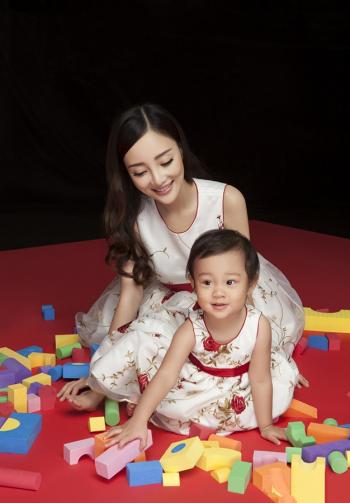 李小璐绝美靓丽写真惹火撩人第0张