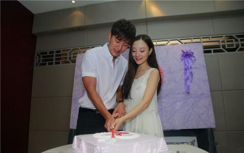 李小璐绝美靓丽写真惹火撩人第0张