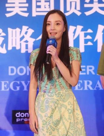 李小璐绝美靓丽写真惹火撩人第5张