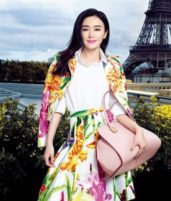 秦岚异国风情写真图片 性感红唇成熟妩媚第4张