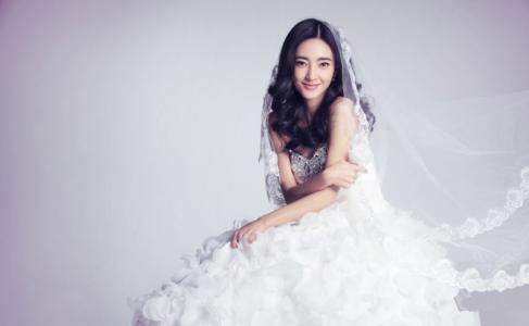 袁姗姗婚纱封面大片 时而典雅时而清新第3张