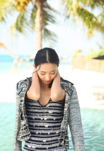 王丽坤性感干练活动写真图片第5张