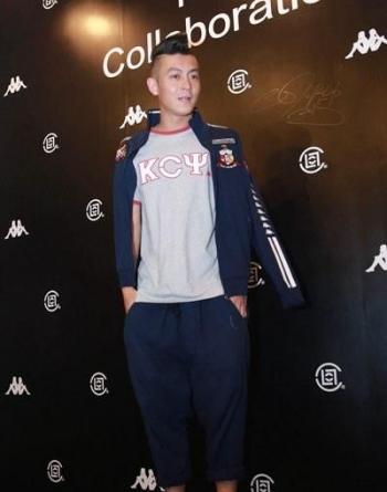 嫩模陈冠希前女友黄榕出席活动 亲吻同性抢镜第2张