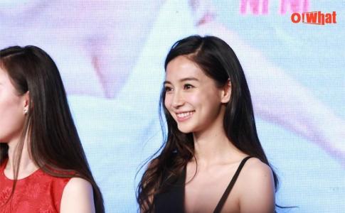 时尚新娘极品美女对着镜头大胆自拍照喷血诱惑艺术写真图片(二)第3张