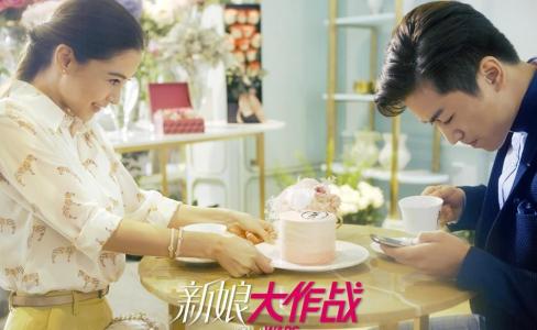 时尚新娘极品美女对着镜头大胆自拍照喷血诱惑艺术写真图片(二)第4张