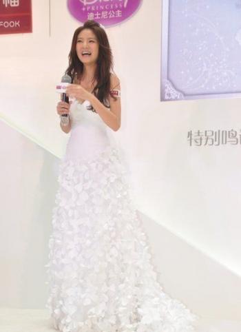 杜若溪冰雪女神完美婚纱女神露性感写真第5张