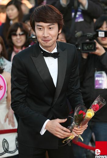 高清韩国京畿道南扬州男明星李光洙确认出演中国版《我结》搭档熊黛林结成假想夫妻(图)第5张