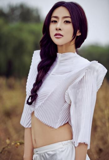 贾青图片 _ 第(1)张