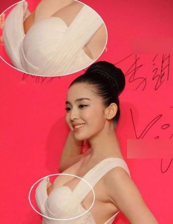 中国内地新疆乌鲁木齐市影视女演员古力娜扎甜美写真桌面壁纸第3张