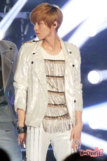 鹿晗120401北京出道showcase演唱饭拍图汇总（二）第0张