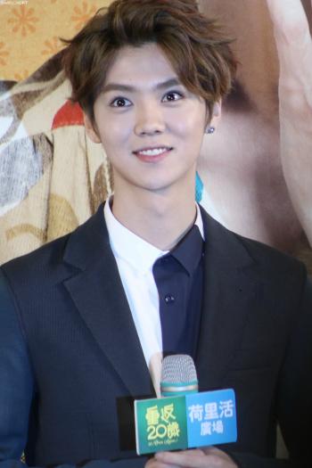 鹿晗GAON CHART 撒汗热舞 帅气西服迷倒千万粉丝第5张