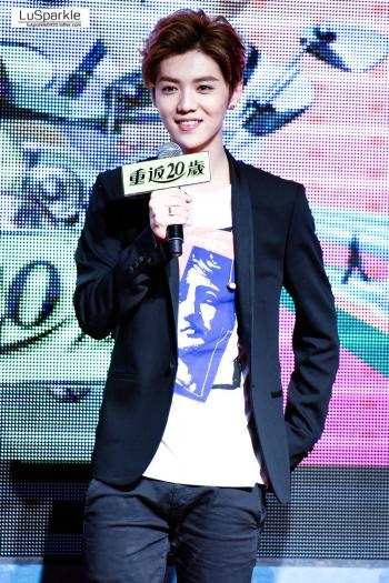 鹿晗GAON CHART 撒汗热舞 帅气西服迷倒千万粉丝第6张