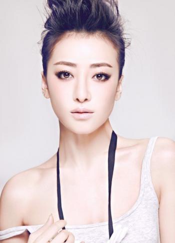 中国内地重庆人女演员古剑奇谭陈紫函优雅写真陈紫函性感女人味图集第2张