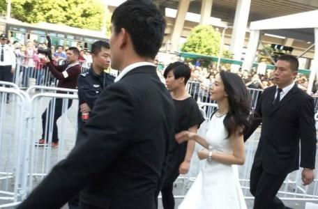 高圆圆时尚芭莎大片婉约迷人 气质演绎婀娜人妻第2张