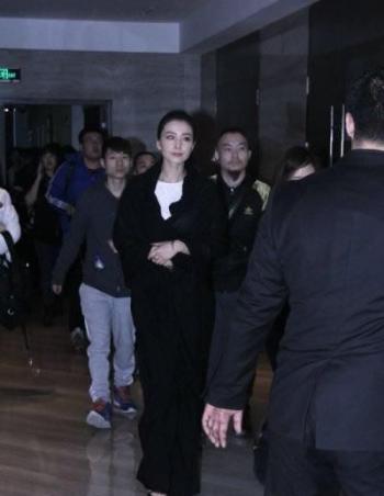 赵又廷带女友高圆圆开房 小腹平坦无孕味第2张