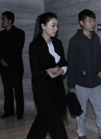 赵又廷带女友高圆圆开房 小腹平坦无孕味第3张