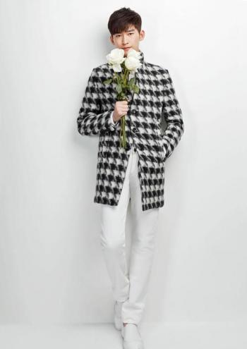 花儿与少年李菲儿青春派时尚写真手机壁纸第4张