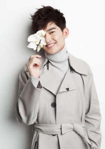 花儿与少年李菲儿青春派时尚写真手机壁纸第3张
