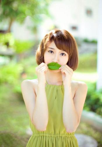 学生妹穿着天蓝色连衣裙的清纯麻花辫美女清纯养眼唯美校园写真第0张