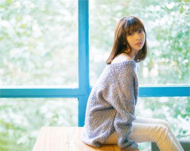 学生妹穿着天蓝色连衣裙的清纯麻花辫美女清纯养眼唯美校园写真第5张