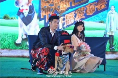 郭碧婷遭高层揽腰l揩油 合影 “媚眼”回应第0张