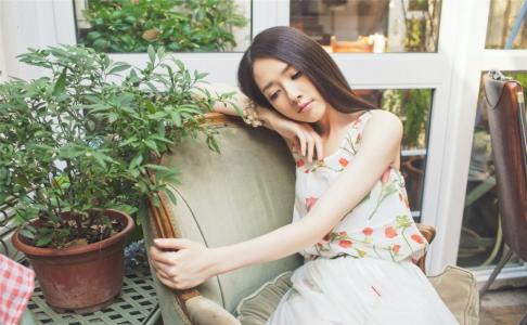 郭碧婷遭高层揽腰l揩油 合影 “媚眼”回应第4张