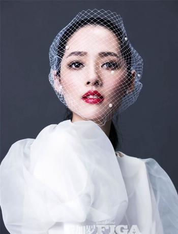 郭碧婷遭高层揽腰l揩油 合影 “媚眼”回应第4张