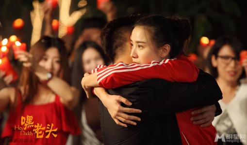 周冬雨恋情曝光首现身 与高圆圆小宋佳同台争艳第4张